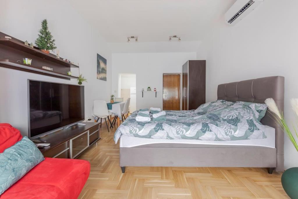 Warm House Full Of Green Ambient,Joy And Comfort Zagreb Exterior photo